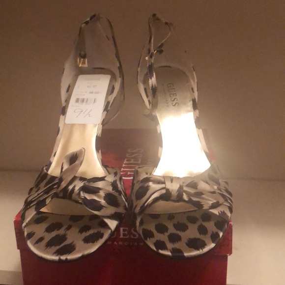 Guess satin stilettos, leather sole. - Picture 1 of 5